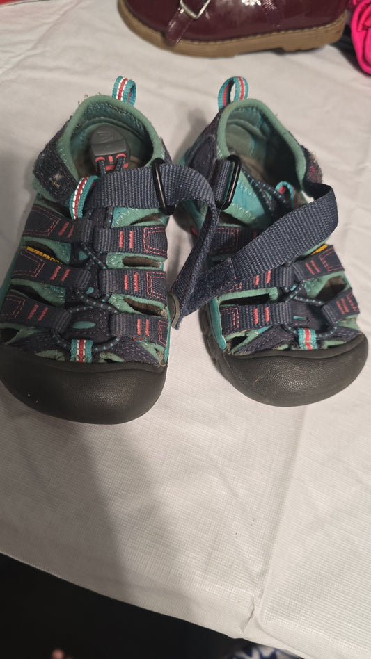 Pre-Loved Girls Toddler Keen Water Shoes - Sz 8
